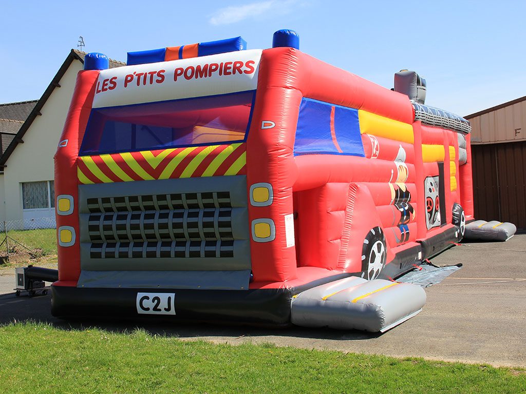 Parcours gonflable camion pompier, en avant les aventures !