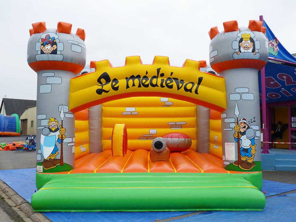 Grand chateau gonflable a vendre pour les parc de jeux médiéval